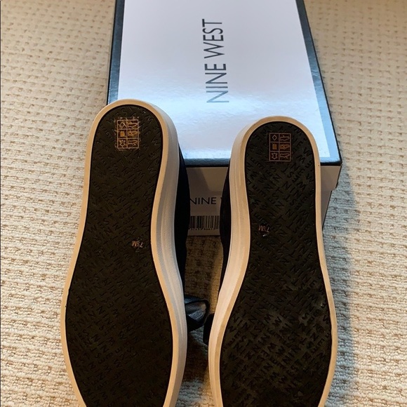 SOLD Nine West Bow SlipOn Sneaker 7.5 Black Suede - Picture 4 of 7